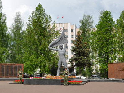 Монумент боевой и трудовой славы, посвященный подвигу трудящихся Удмуртии в годы Великой отечественной войны 1941-1945 гг..