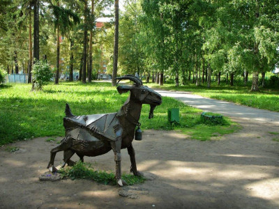 Скульптура &amp;quot;Коза&amp;quot; в парке &amp;quot;Берёзовая роща&amp;quot;.