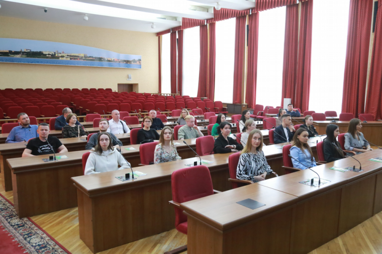 ​Депутат Гордумы Ярослав Балобанов провел урок по местному самоуправлению для студентов УдГУ.