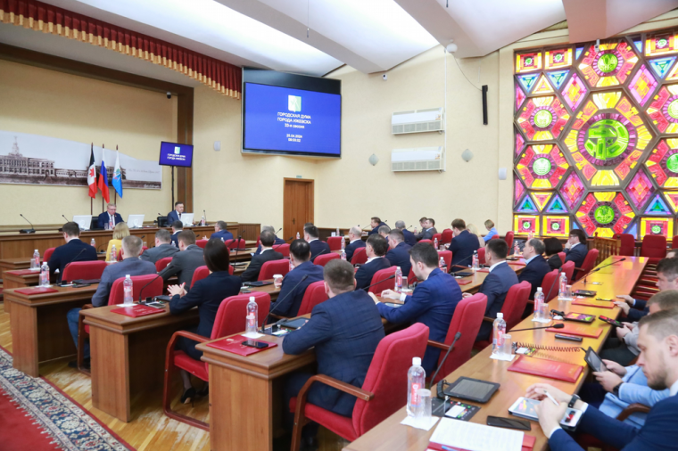 ​Итоги сессии: почетные граждане Ижевска и новые правила парковки электросамокатов.