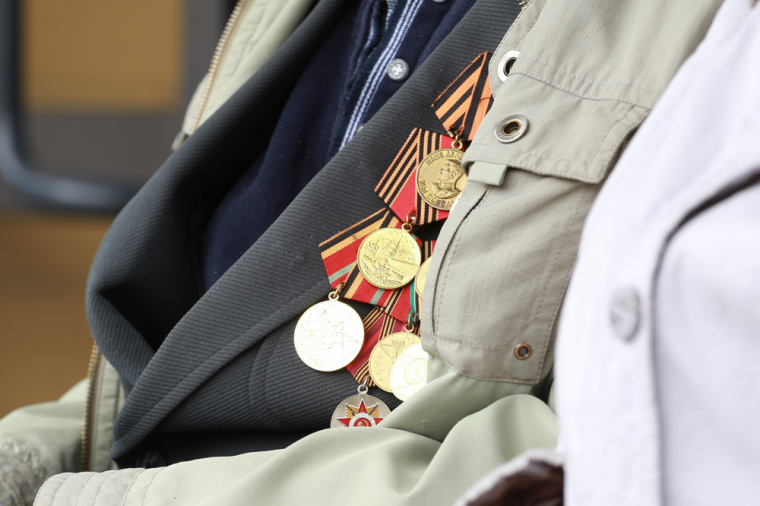 Агитбригады поздравляют ветеранов с Днем Победы.