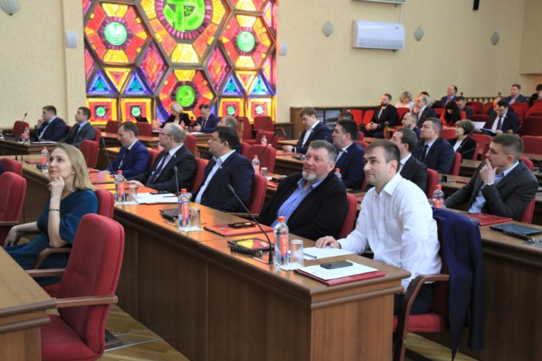 Изменения в муниципальный бюджет внесли на очередной сессии Городской думы Ижевска.