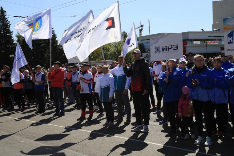 Более тысячи легкоатлетов приняли участие в 74-й Эстафете Мира в Ижевске.