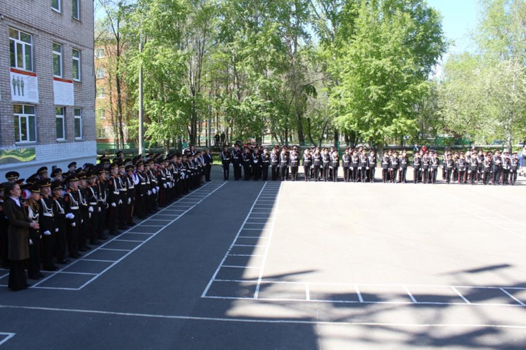 Глава Ижевска Олег Бекмеметьев встретился с кадетами из Минска.