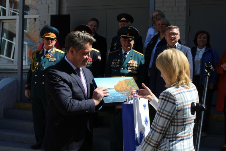 Глава Ижевска Олег Бекмеметьев встретился с кадетами из Минска.