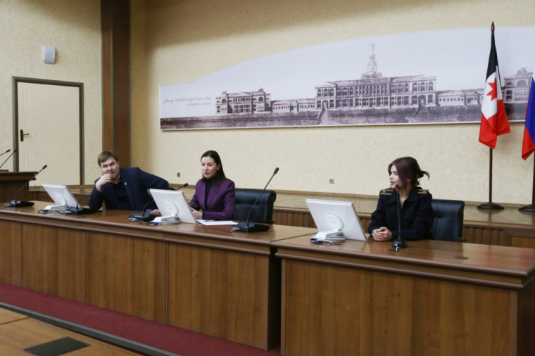 Открытый урок для студентов Колледжа МВЕУ прошел в Городской думе Ижевска.