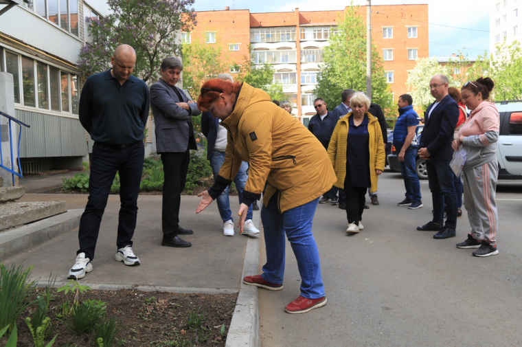 ​Депутаты Гордумы Ижевска начали объезды дворов и скверов, благоустроенных по нацпроекту «Жилье и городская среда».