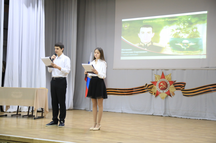 ​В ижевской школе Гармония открыли «Парту героя» в честь ее выпускника Вячеслава Матвеева.