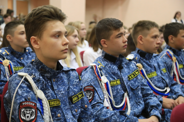 ​В ижевской школе Гармония открыли «Парту героя» в честь ее выпускника Вячеслава Матвеева.
