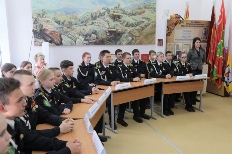 ​Глава Ижевска Олег Бекмеметьев встретился с кадетами школы №60.