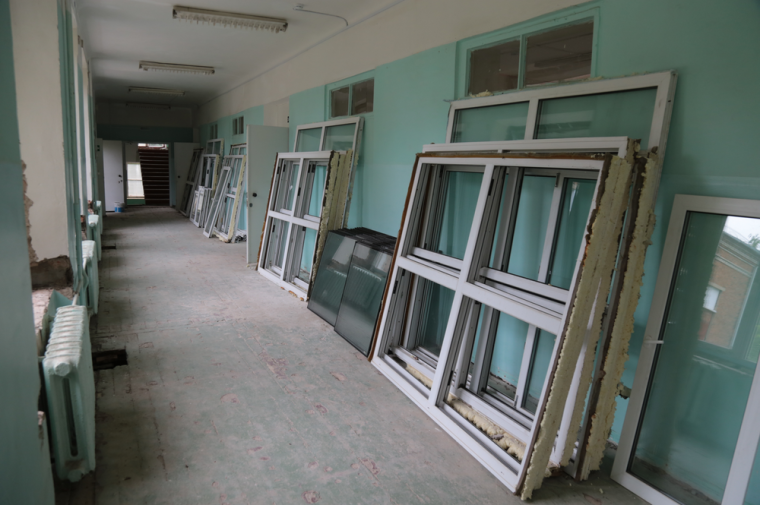 ​Новые окна и инженерные коммуникации: в ижевской школе № 63 продолжается капитальный ремонт.
