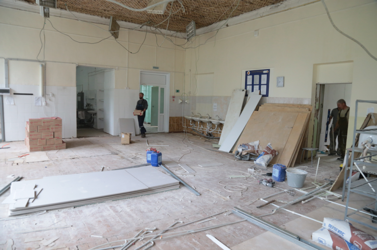 ​Новые окна и инженерные коммуникации: в ижевской школе № 63 продолжается капитальный ремонт.