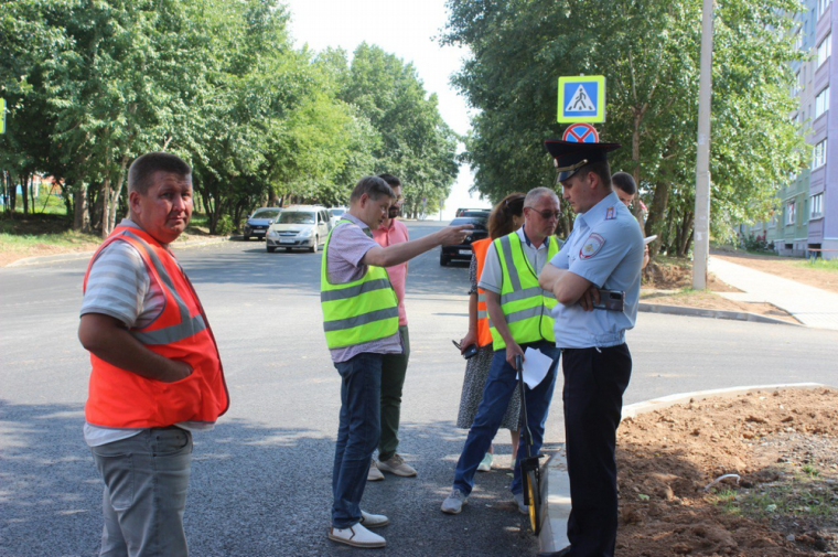 ​Комиссия проверила дорожные работы на улице Ильфата Закирова в Ижевске.