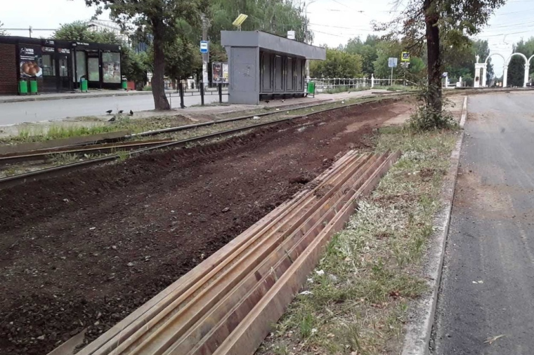 ​В Ижевске завершен первый этап ремонта трамвайных путей на перекрёстке улиц Кирова и Песочная.