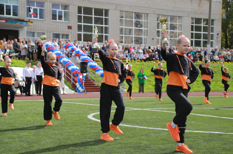 В ижевской школе № 5 открыт новый спортивный стадион.