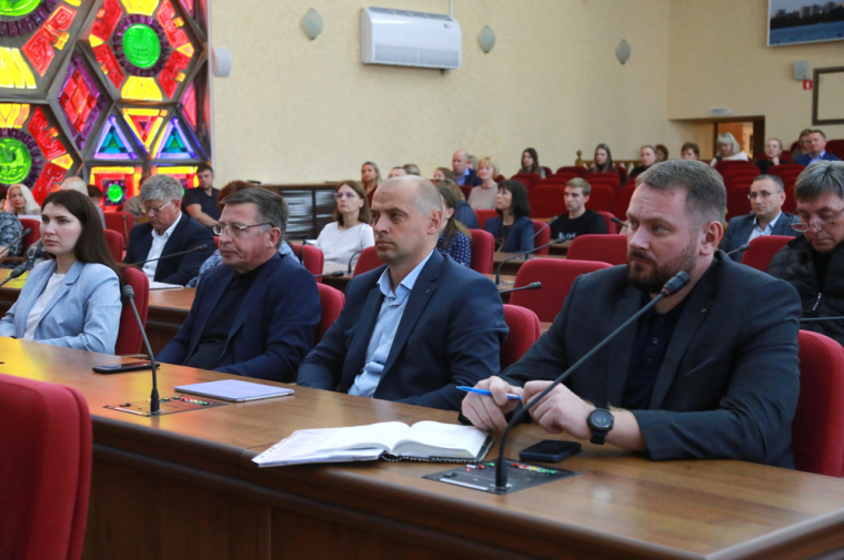 ​Новый порядок использования электросамокатов в Ижевске обсудили на публичных слушаниях.