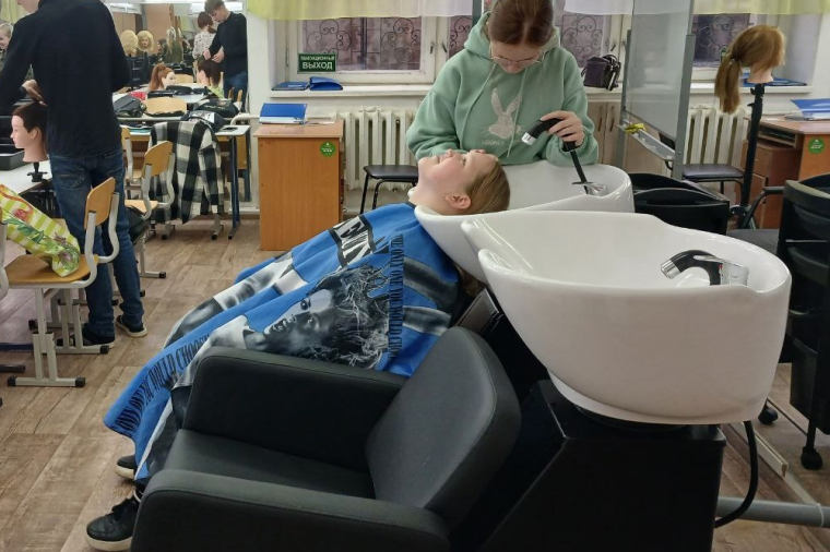 ​В Центре детского творчества Ленинского района оборудовали кабинет парикмахерской.