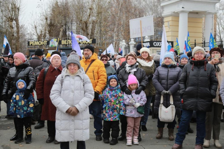Фестиваль «Мы едины - мы непобедимы» прошел в Ижевске в День народного единства и День государственности Удмуртии.
