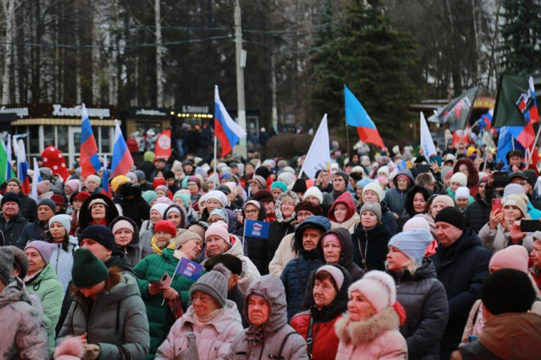 Фестиваль «Мы едины - мы непобедимы» прошел в Ижевске в День народного единства и День государственности Удмуртии.