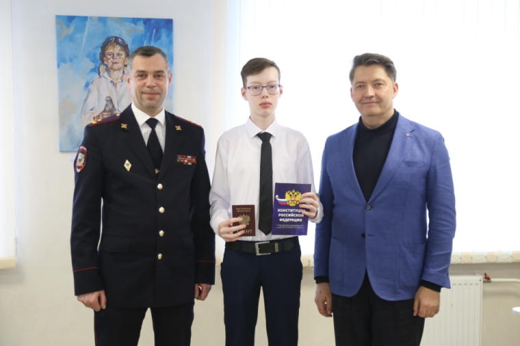 14-летним ижевчанам вручили паспорта гражданина Российской Федерации.