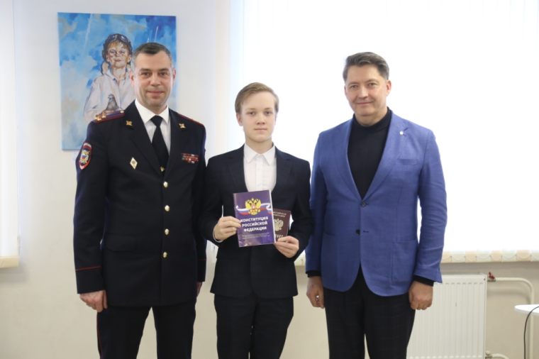 14-летним ижевчанам вручили паспорта гражданина Российской Федерации.