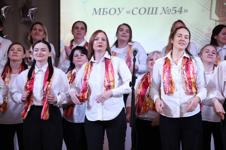 ​В Ижевске в честь Дня матери впервые прошёл фестиваль хоров «Мамин голос».