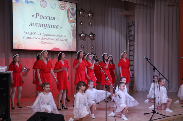 ​В Ижевске в честь Дня матери впервые прошёл фестиваль хоров «Мамин голос».