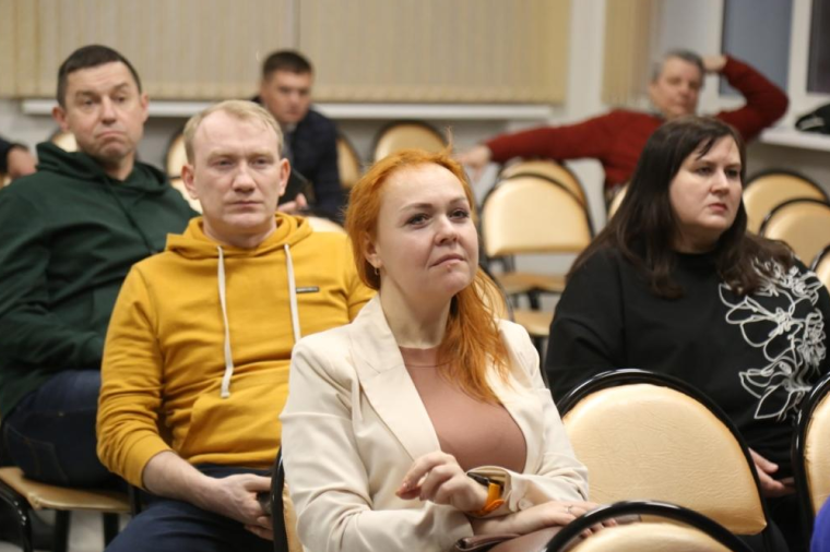 ​Проекты учащихся школы № 27 представили на заседании Общественной палаты Ижевска.