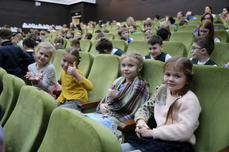 ​В Ижевске проходят благотворительные спектакли для семей участников спецоперации.