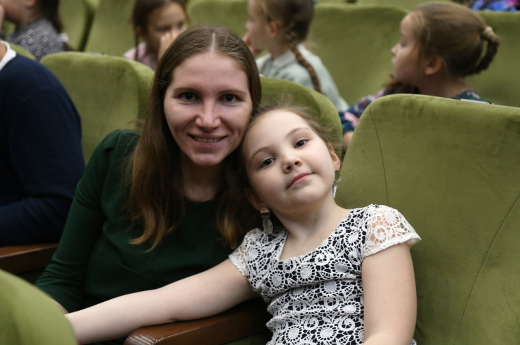 ​В Ижевске проходят благотворительные спектакли для семей участников спецоперации.