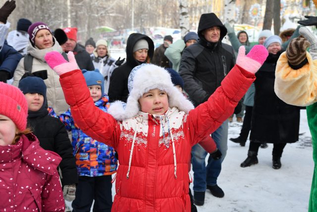 ​2 января отцы Ижевска приняли участие в караоке-батле в Летнем саду им. М. Горького.
