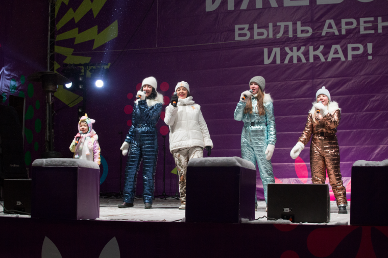 ​В концертной программе «Мама в деле» на Центральной площади Ижевска представили достижения женщин Удмуртии.