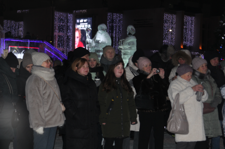 ​Во время новогоднего фестиваля ижевчанам рассказали о подвигах ижевских дедушек - защитников Отечества.