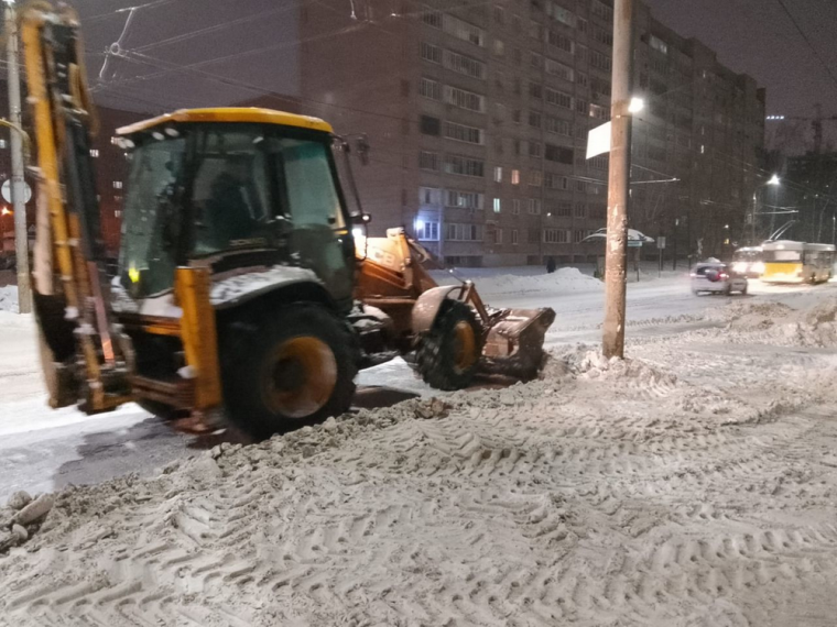 За ночь с ижевских улиц вывезены 17 тысяч кубометров снега.