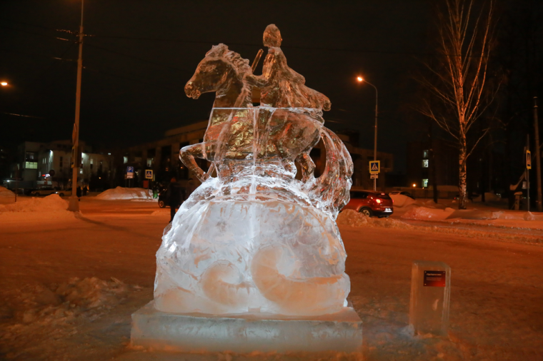 ​27 ледовых скульптур создали участники XIII фестиваля Ангелов и Архангелов.